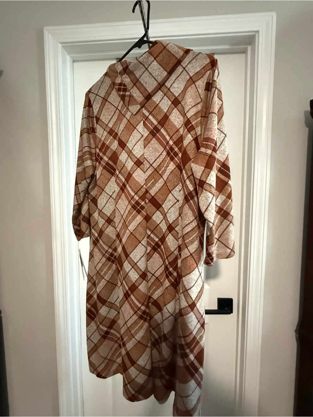 New with tags
Sandra Darren Plaid Dress in Cream and Brown Plaid long sleeve